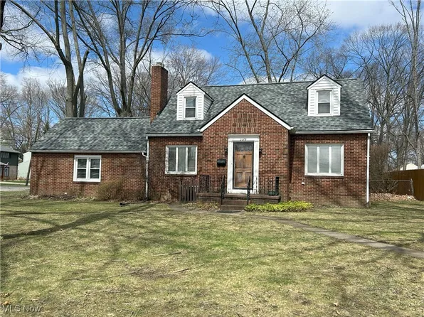 2079 Woodland St NE, Warren, OH 44483