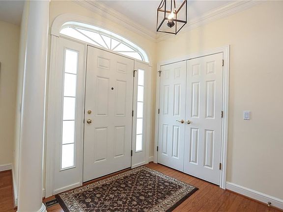 3rd image of 22 Mid Ponds Ln