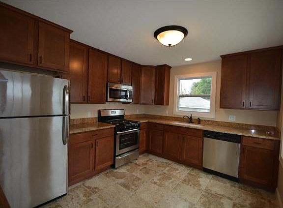 3rd image of 2639 Jefferson St NE