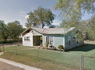 707 Mesquite, Cotulla, TX 78014