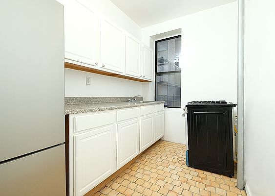 3rd image of 549 W 144th St #5