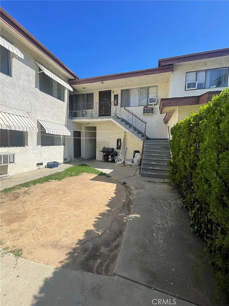 2 bed, 1000 sqft, $2,200 — Photo 3