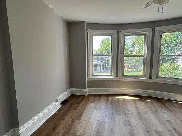 213 Ardmore Ave — Photo 20