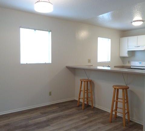 4th image of 222 Belmont Ave