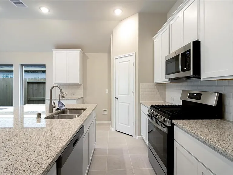 10518 Cecilia Star Ln — Photo 6