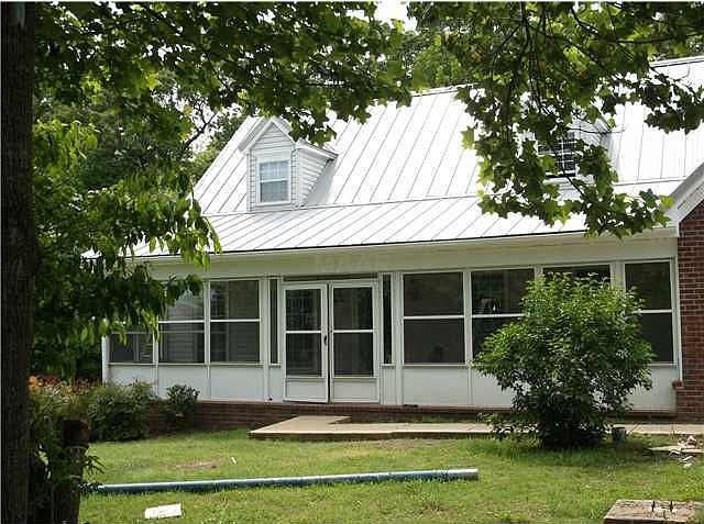 2nd image of 998 Nelson Dr