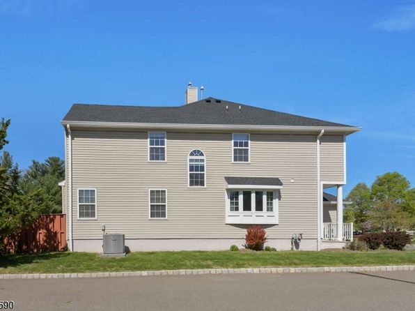 15 River Birch Cir, Montgomery Twp., NJ 08540