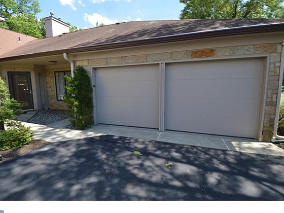 3rd image of 18 Morton Ct