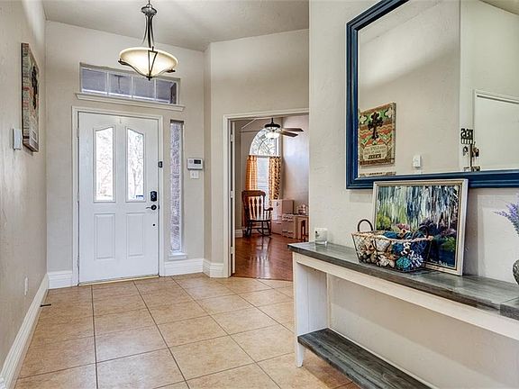 4th image of 608 Santa Barbara Dr