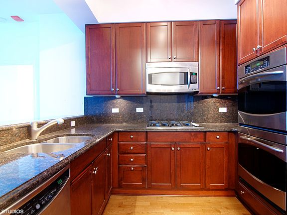 3rd image of 1211 S Prairie Ave APT 2303