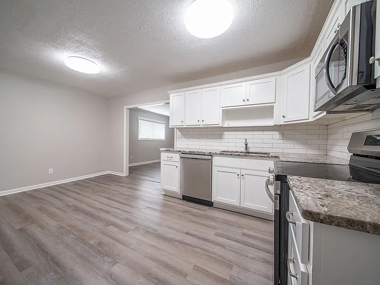 6040 Luna Dr — Photo 18