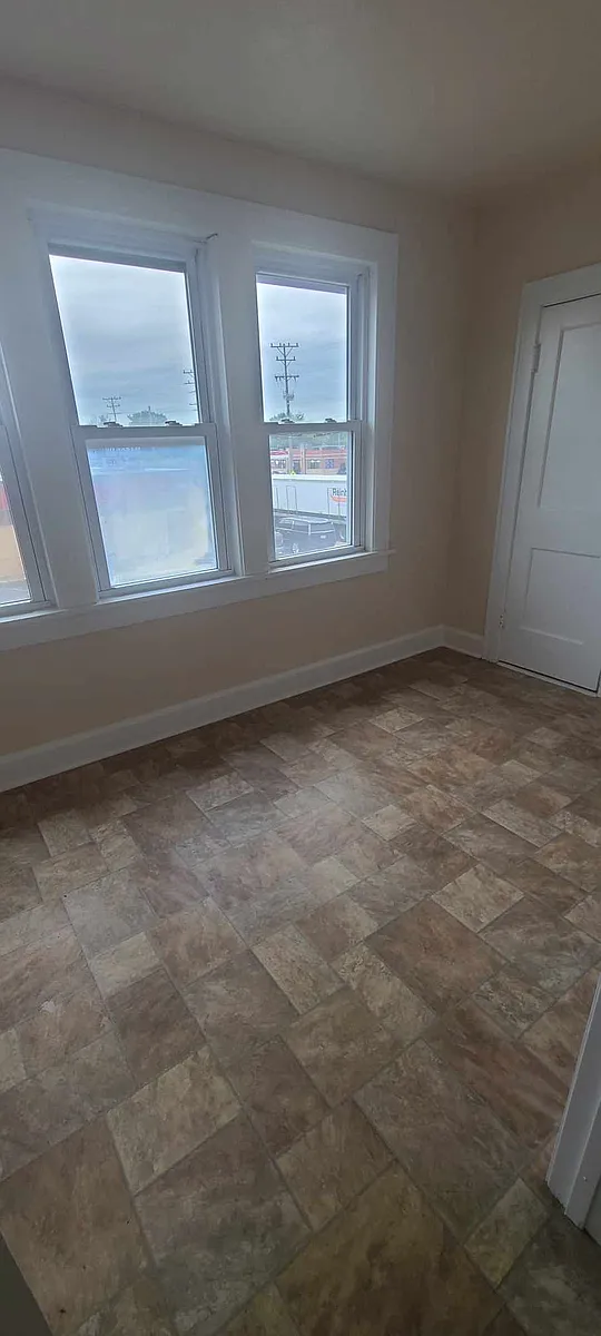 Building Photo - 2415 Lathrop Ave #2