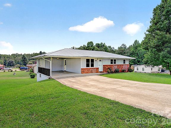 3rd image of 224 Cherokee Way