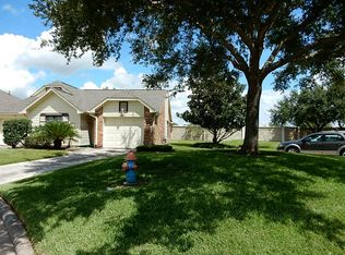 602 W Country Grove Cir, Pearland, TX 77584