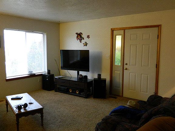 2nd image of 283 NW Sunrise Dr