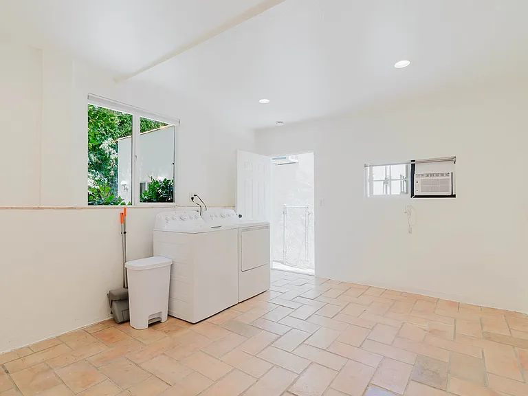 11036 Fruitland Dr — Photo 24