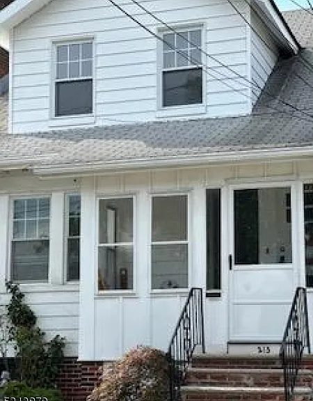 215 Jacoby St — Photo 1