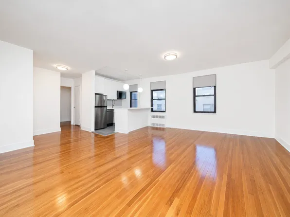 315 East 56th Street image 1 of 10