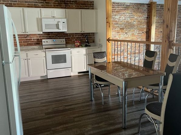 33 W Oak St APT A, Mc Rae Helena, GA 31055