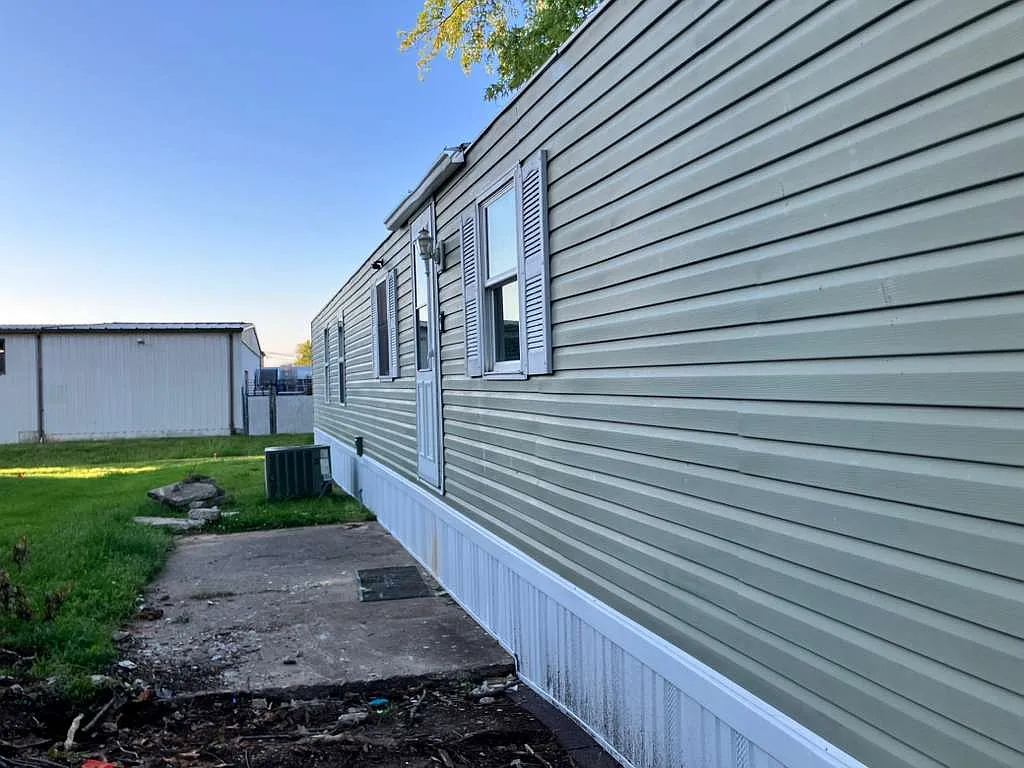 Building Photo - 4 Deerwood Dr