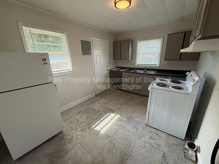 1600 E Martin Luther King Junior Dr — Photo 7
