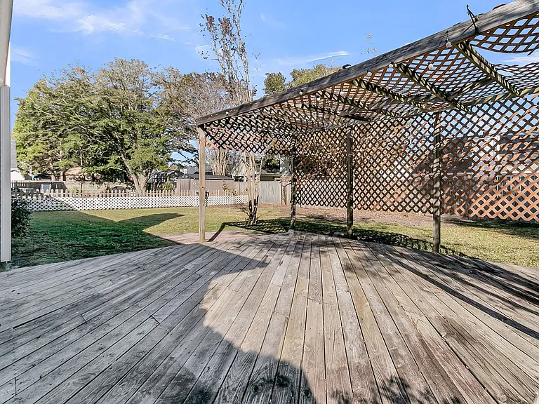 111 Hopper Dr — Photo 32