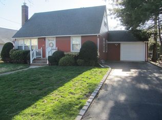 104 Lynton Rd, Albertson, NY 11507