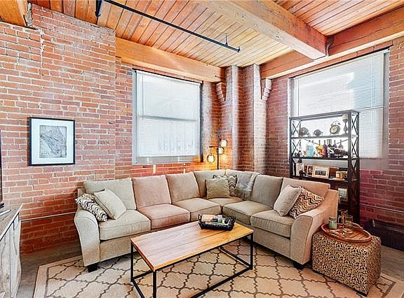 2nd image of 712 Broadway Blvd #606