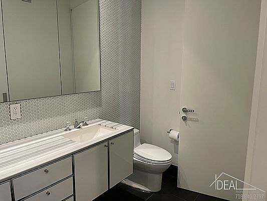 4th image of 25 Broad St APT 15K