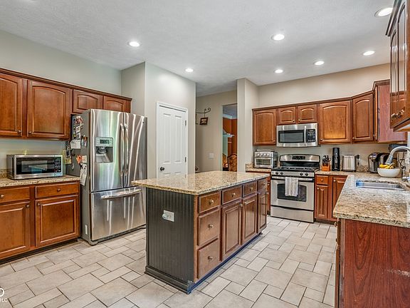 3rd image of 10891 Weston Dr