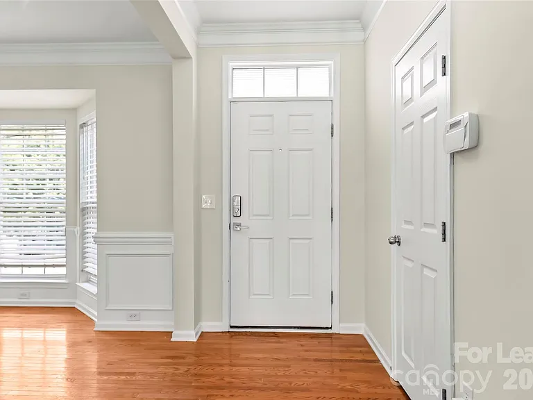 417 Armour St — Photo 3