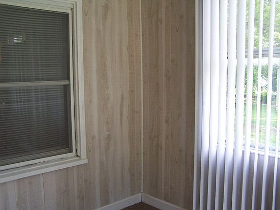 5th image of 180 Daley Dr