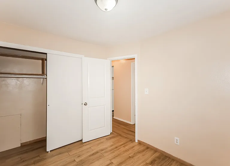 1015 York Ave — Photo 7