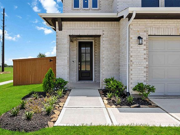 4th image of 806 Mockingbird Passage Dr