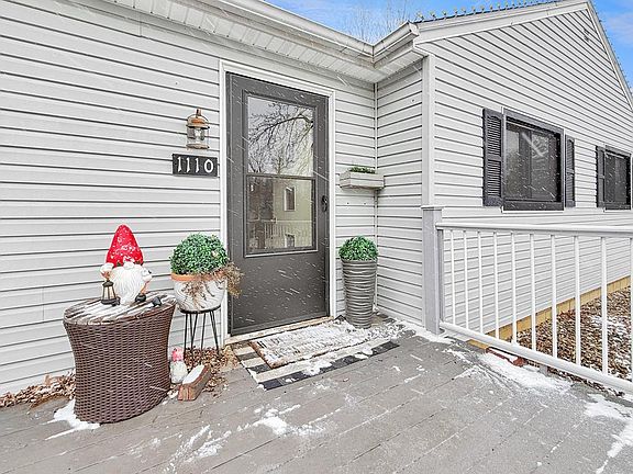 3rd image of 1110 Southview Dr