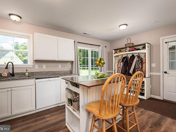 4th image of 100 Clark Ct
