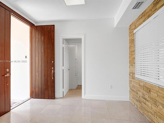 3rd image of 1020 N Venetian Dr #2/8
