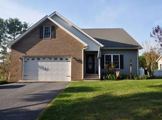 1781 Englewood Dr, Staunton, VA 24401