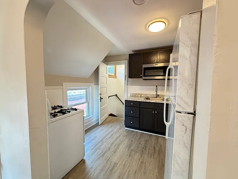 15 Andrews Ave #2 — Photo 5