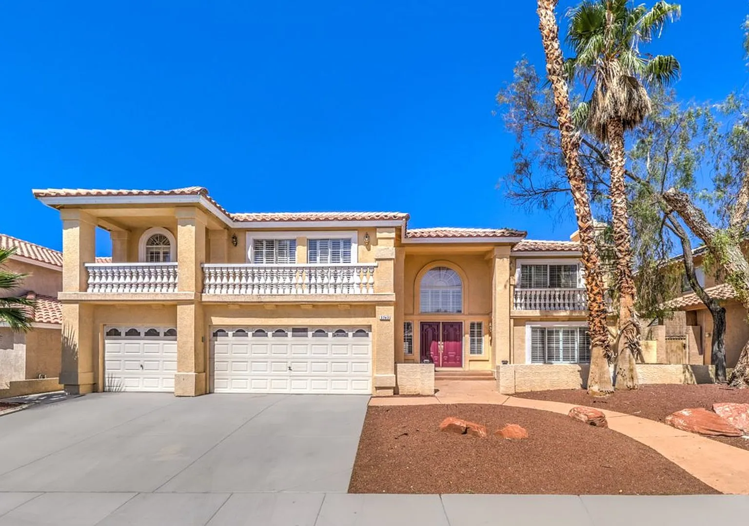 Stunning 7-Bedroom Home with Pool and Spa in Prime Las Vegas Location — Photo 1