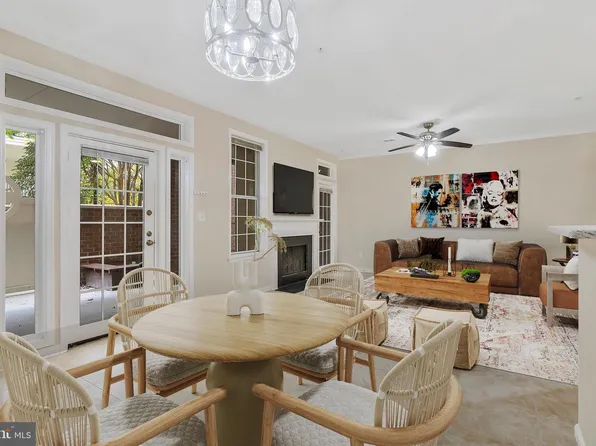 1319 Garden Wall Ct #404, Reston, VA 20194
