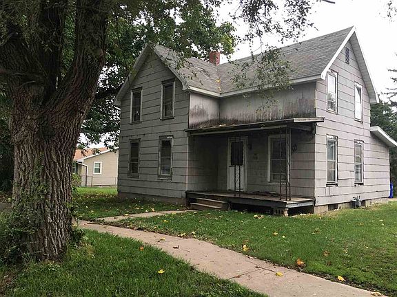 2nd image of 204 N 3rd St