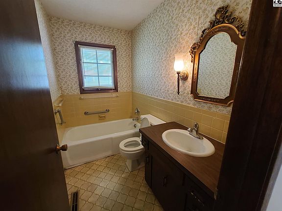 5th image of 2403 Westminster Dr