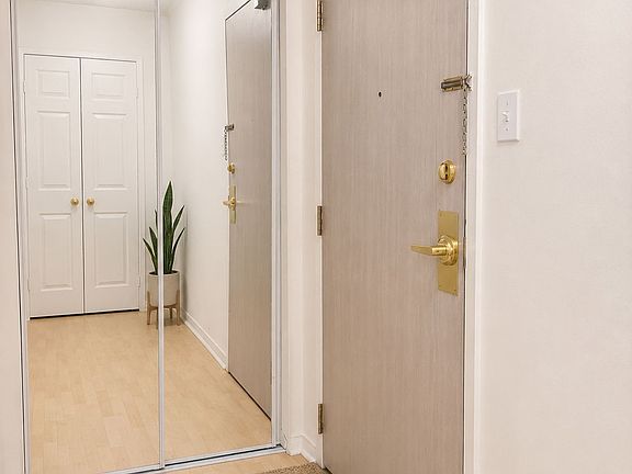 2nd image of 2177 Burnhamthorpe Rd W #1007