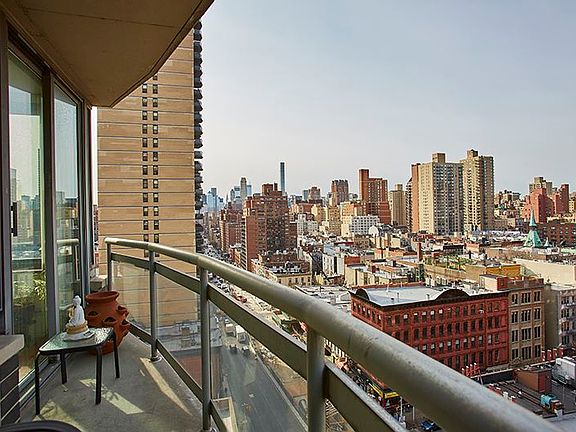 5th image of 300 E 85th St APT 1402
