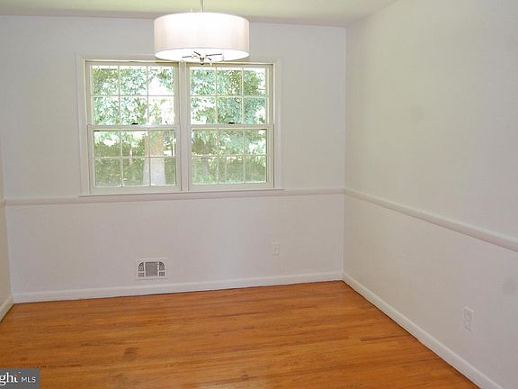 4th image of 802 Cottonwood Dr