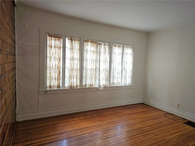 9 Rowley St #3 — Photo 16