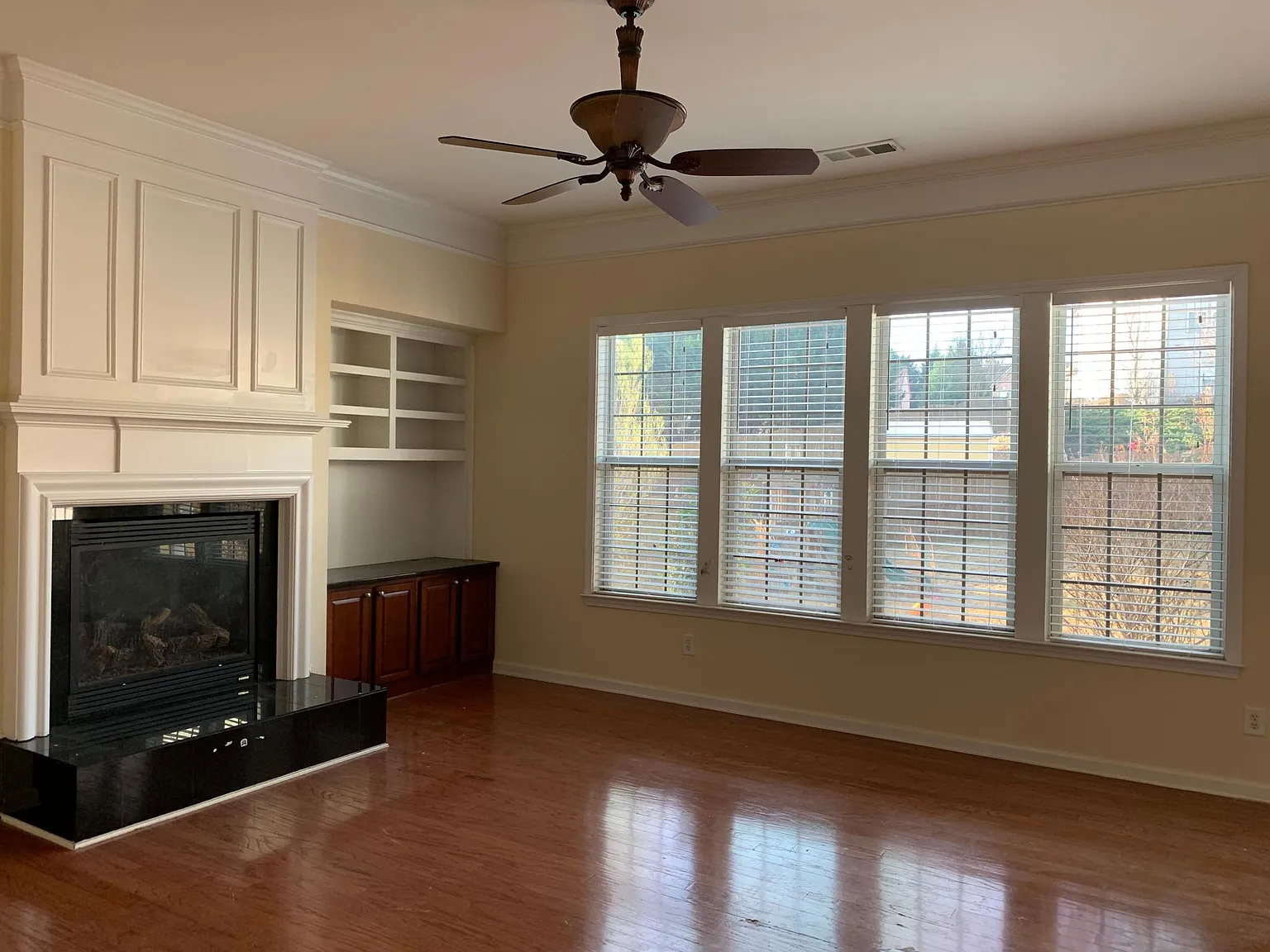4 bed, 2834 sqft, $2,850 — Photo 3