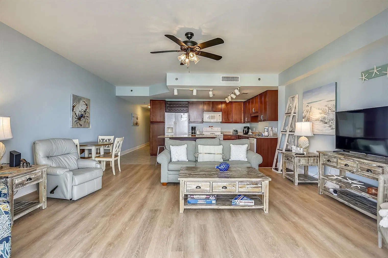 1 bed, 2.0 bath, 904 sqft, $3,210 — Photo 2