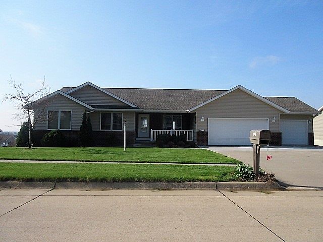 1st image of 701 W Park Dr
